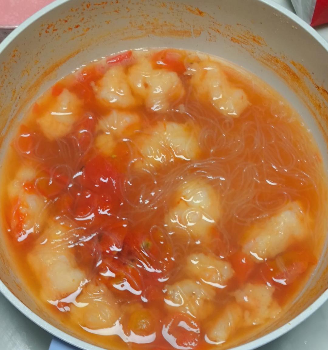 减脂餐｜番茄虾滑粉丝汤，汤鲜味美～