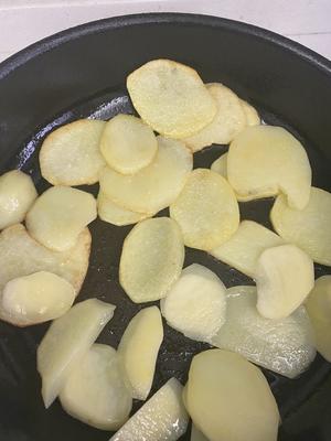 香喷喷的干锅土豆片的做法 步骤5