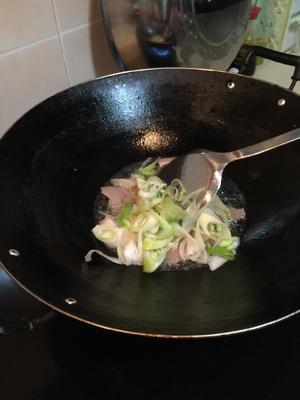 酸菜炖五花肉的做法 步骤7