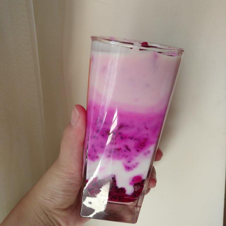 美少女火龙果渐变酸奶