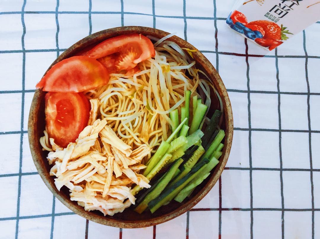 【椒麻鸡丝凉面】