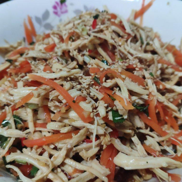 凉拌鸡丝（爽口低脂鸡胸肉）
