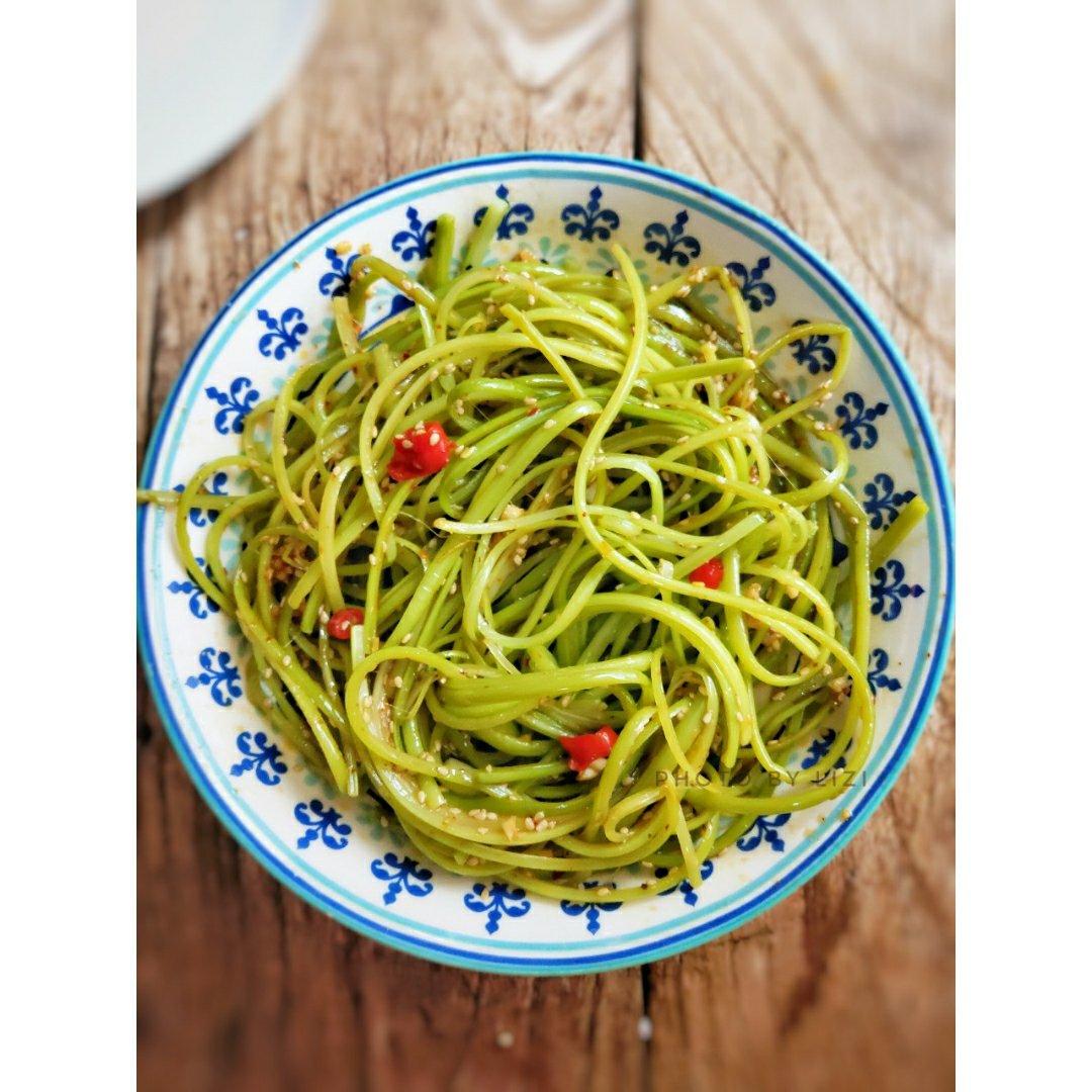 家常菜‼️凉拌手撕蒜苔