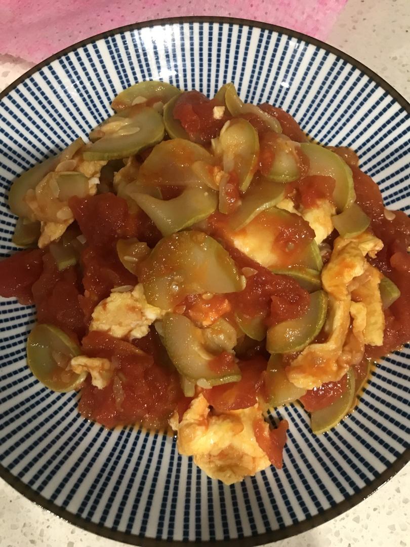 西红柿炒西葫芦