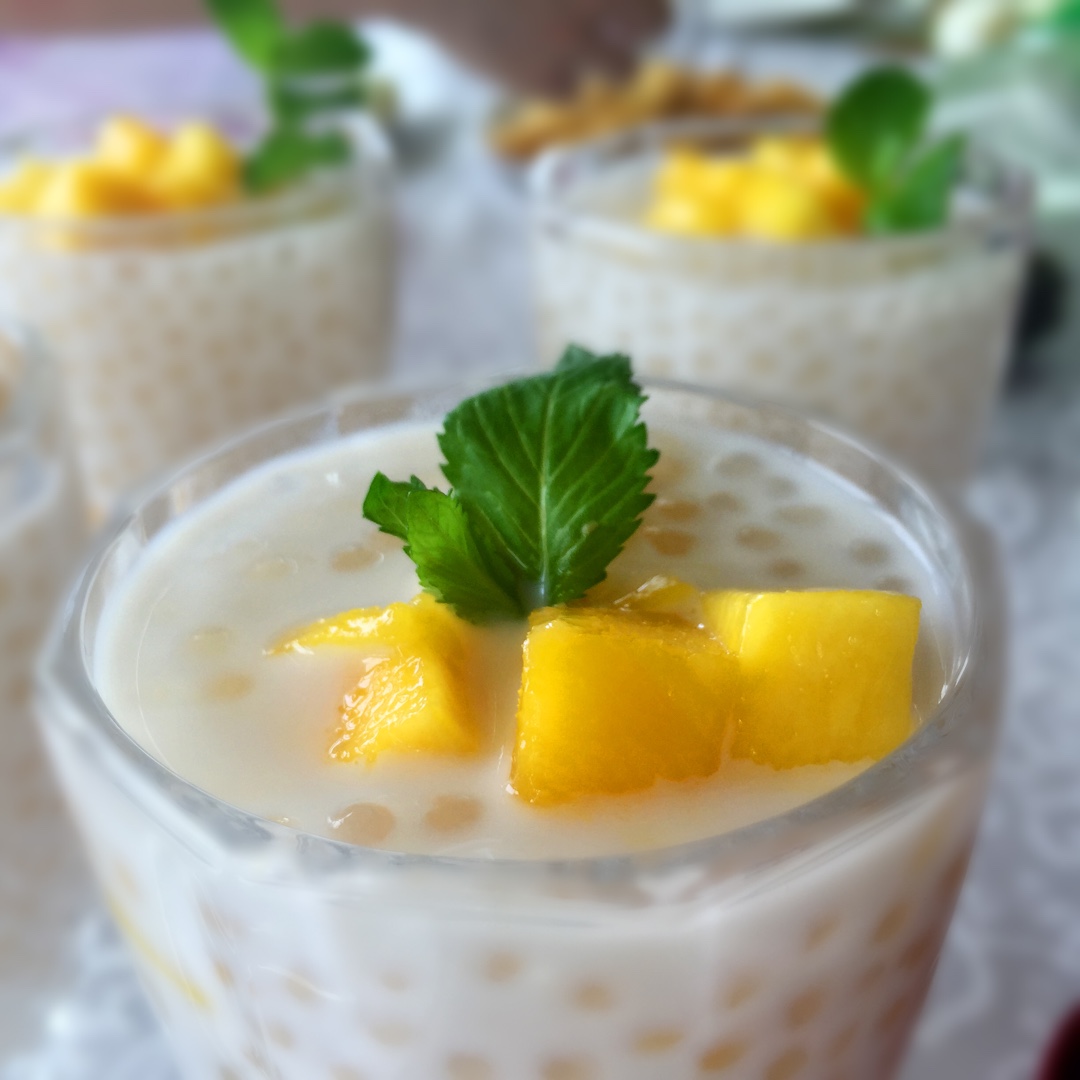 嘟嘟喃喃做的芒果西米露