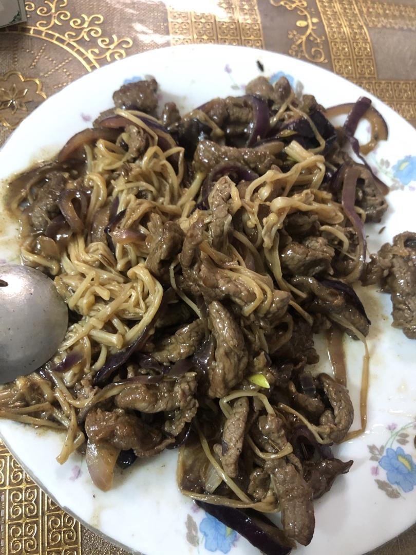 孜然牛肉（👈孜然肉片向左，吉野家向右👉）