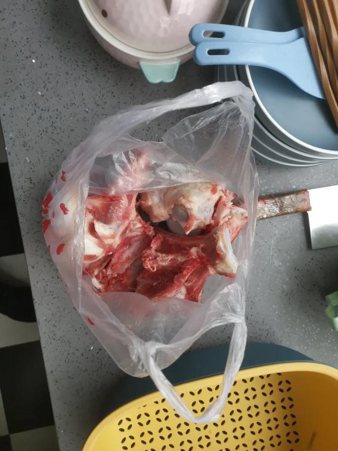 一根大骨头就能做出的奶白骨头汤
