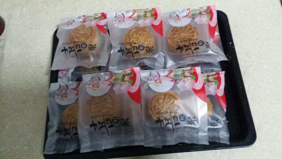 广式月饼—蛋黄莲蓉月饼