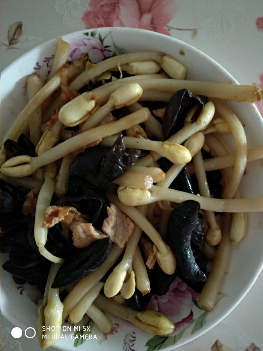 木耳炒花生芽