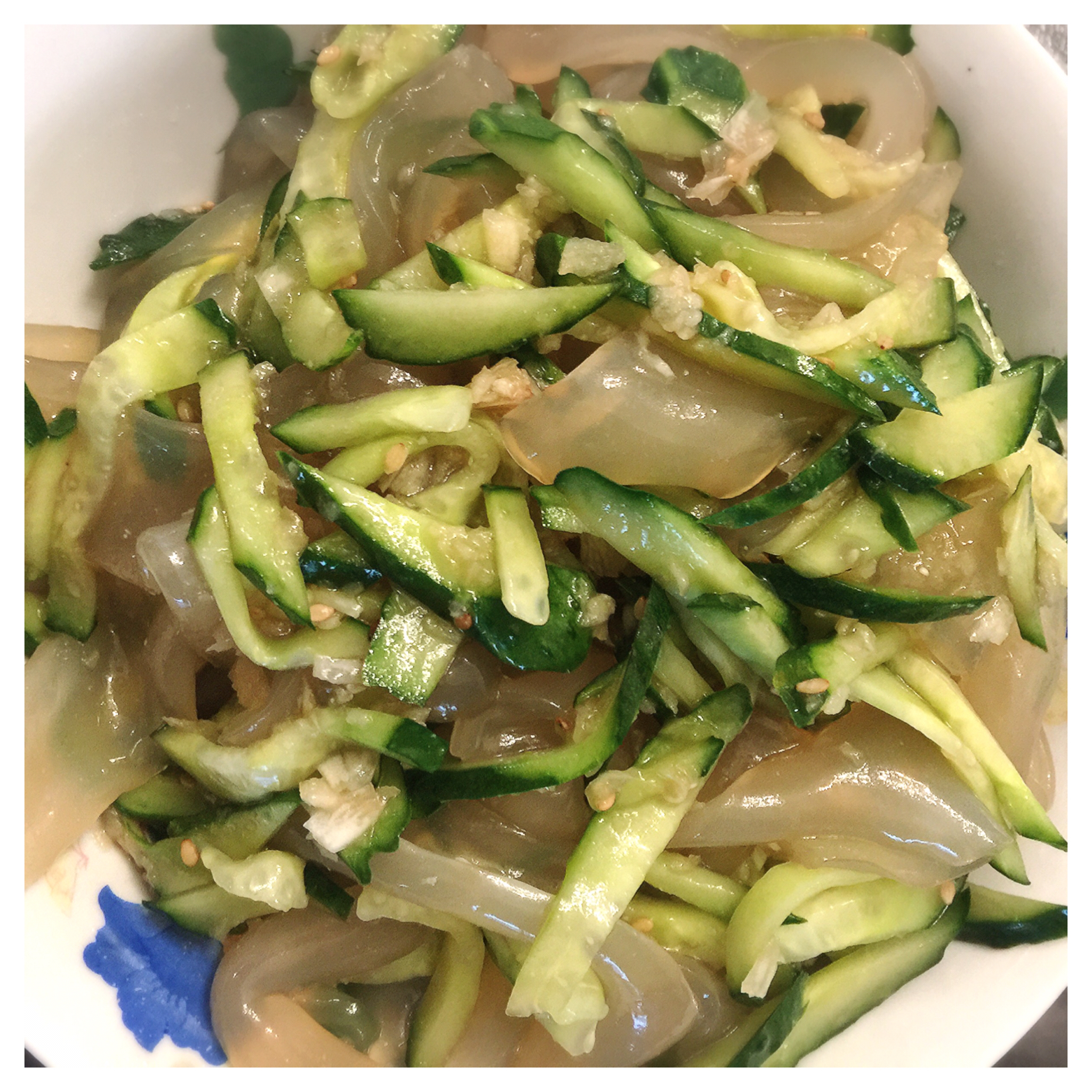 草莓味小鱼做的凉皮拌黄瓜