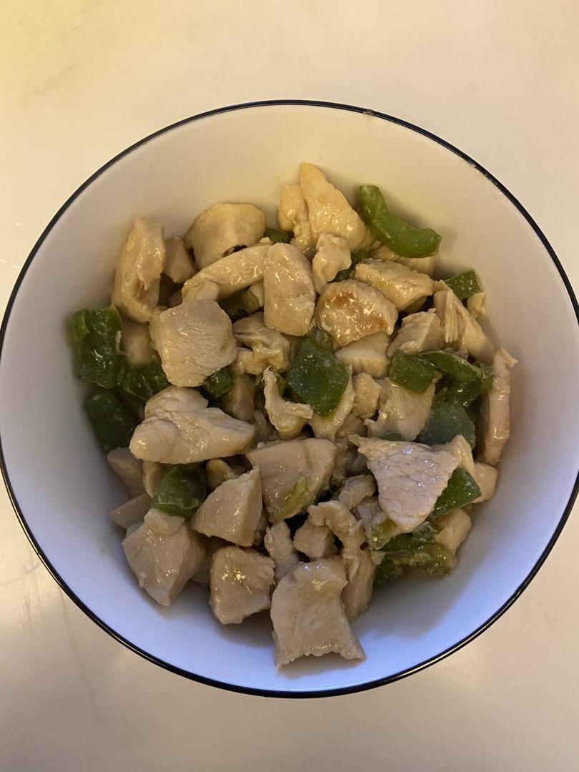 鸡胸肉爆炒辣椒