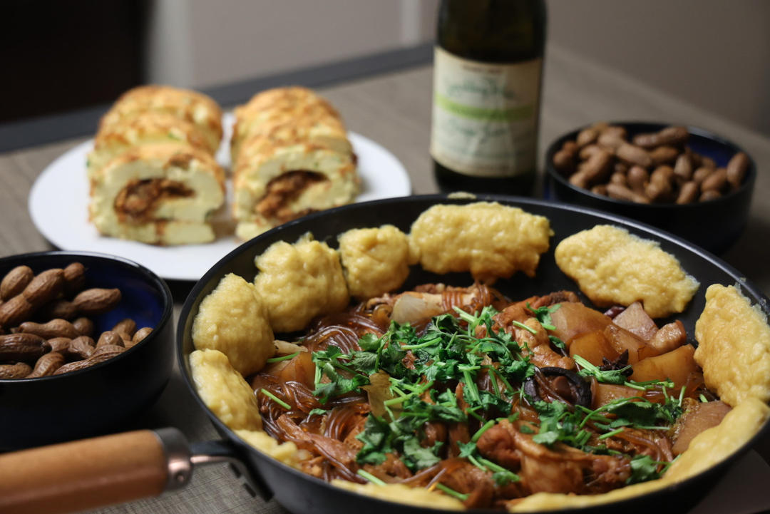 铁锅炖鱼配饼子