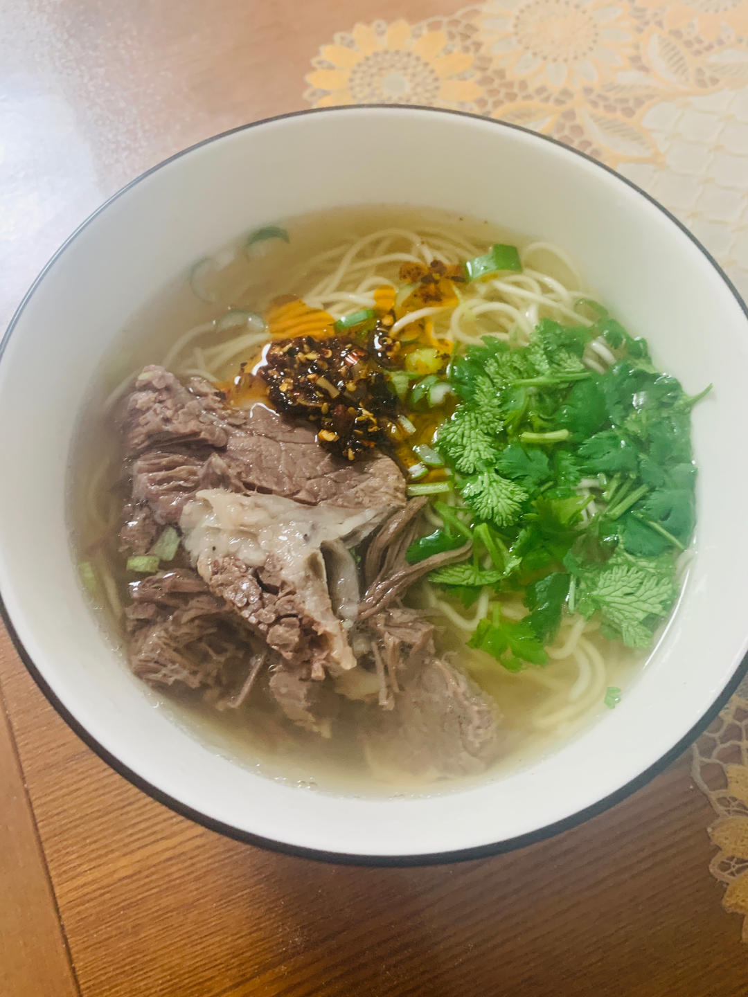 正宗兰州牛肉面～～                        不是兰州拉面😁