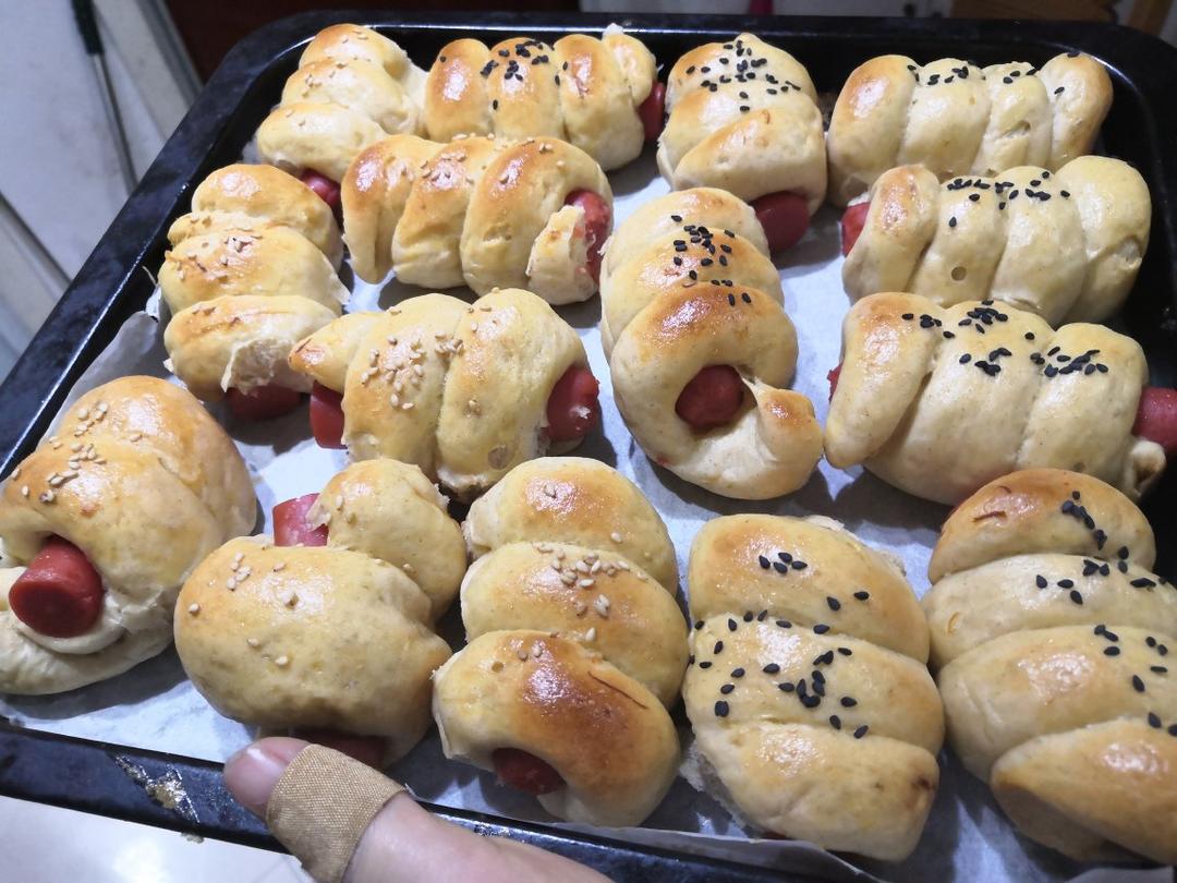 火腿肉松面包卷