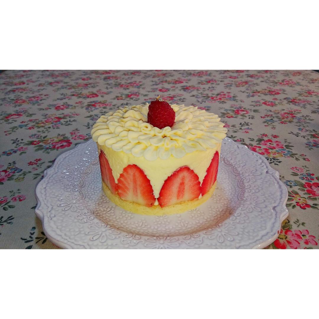 白巧克力草莓蛋糕