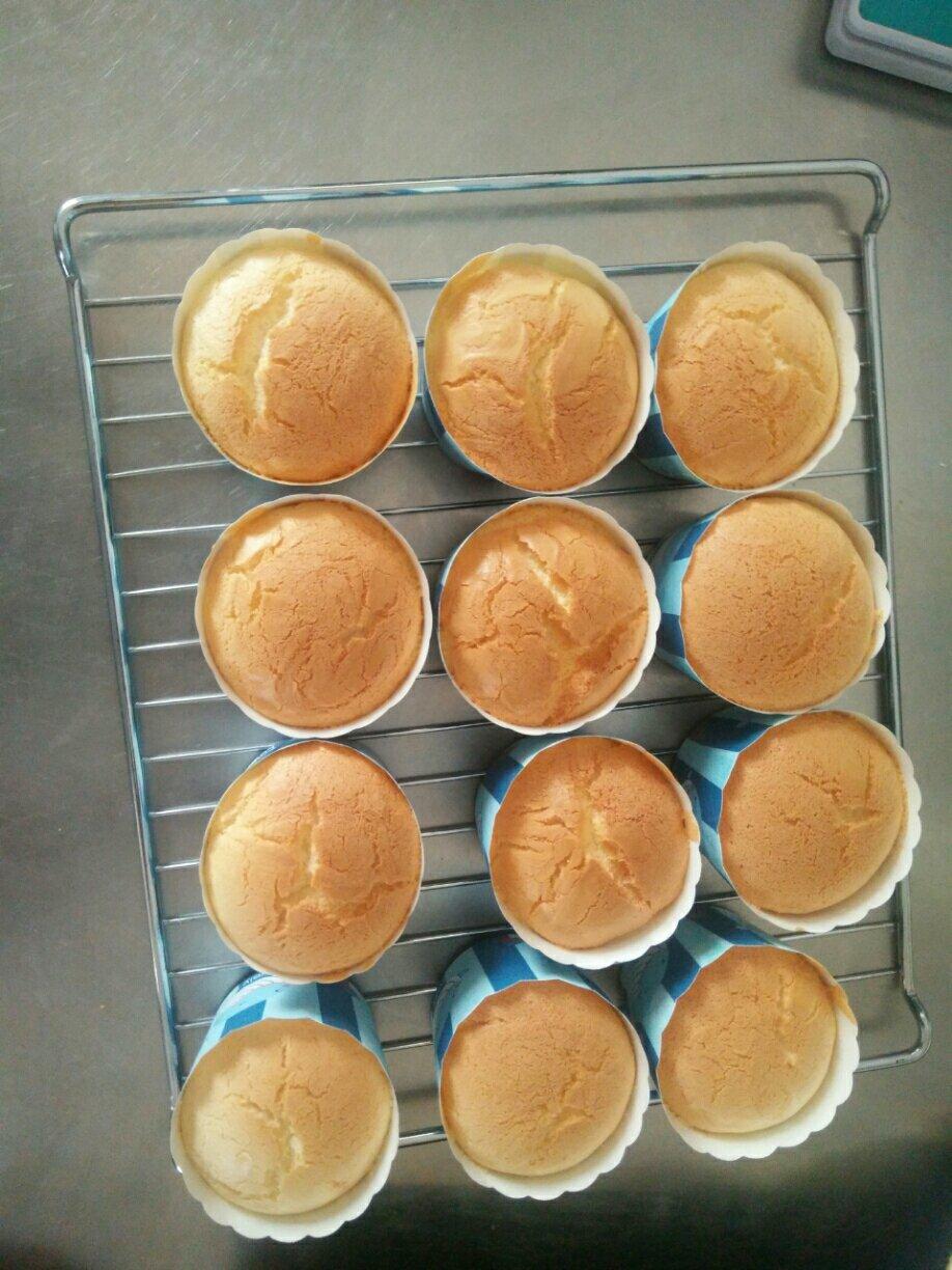 不塌不凹的纸杯戚风蛋糕
