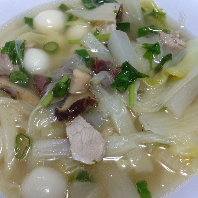 如何快速搓小汤圆且汤圆堆放在一起相互之间不粘连？