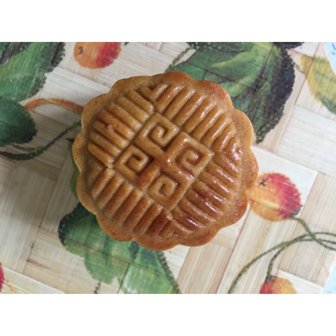 广式月饼—蛋黄莲蓉月饼