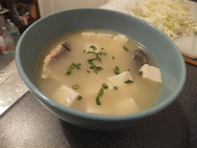 豆腐鳟鱼汤的做法