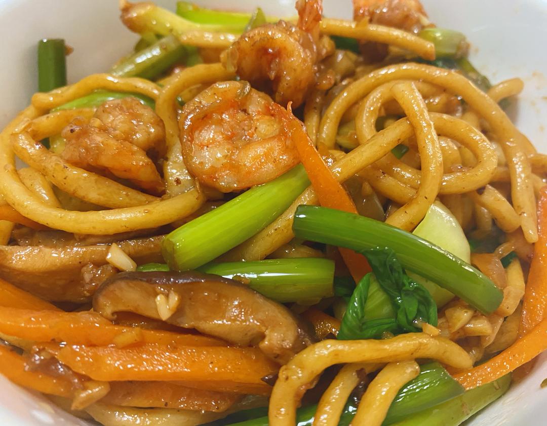 鲜虾炒面的做法