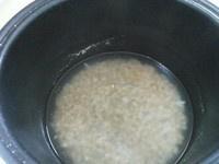 燕麦杂菜咸粥的做法 步骤2