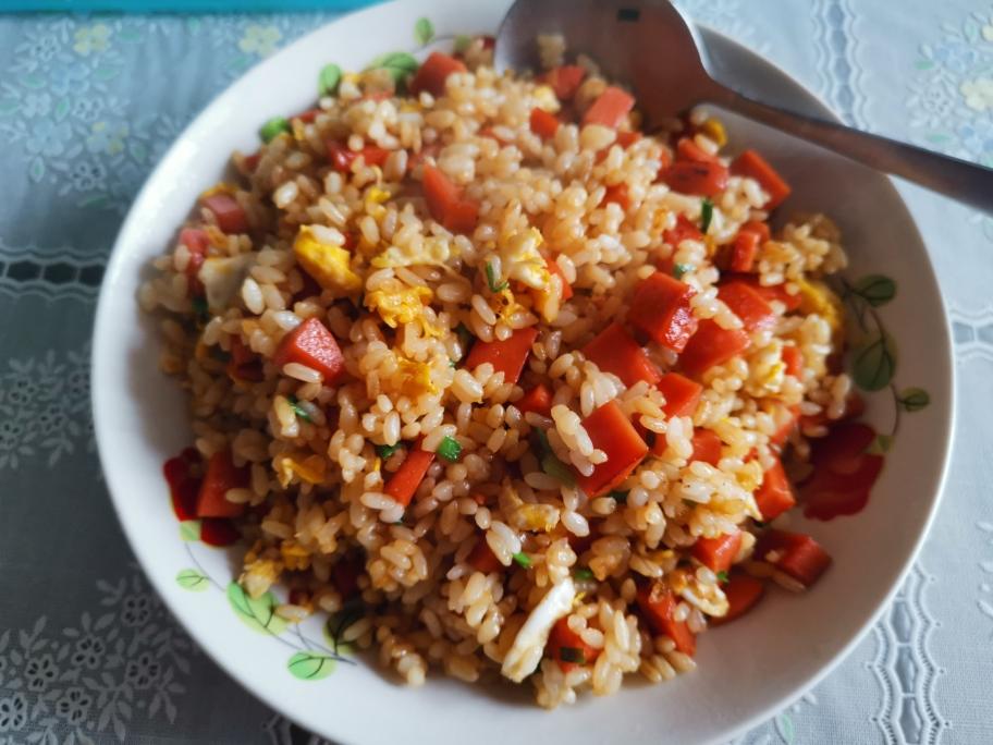 香肠鸡蛋炒饭