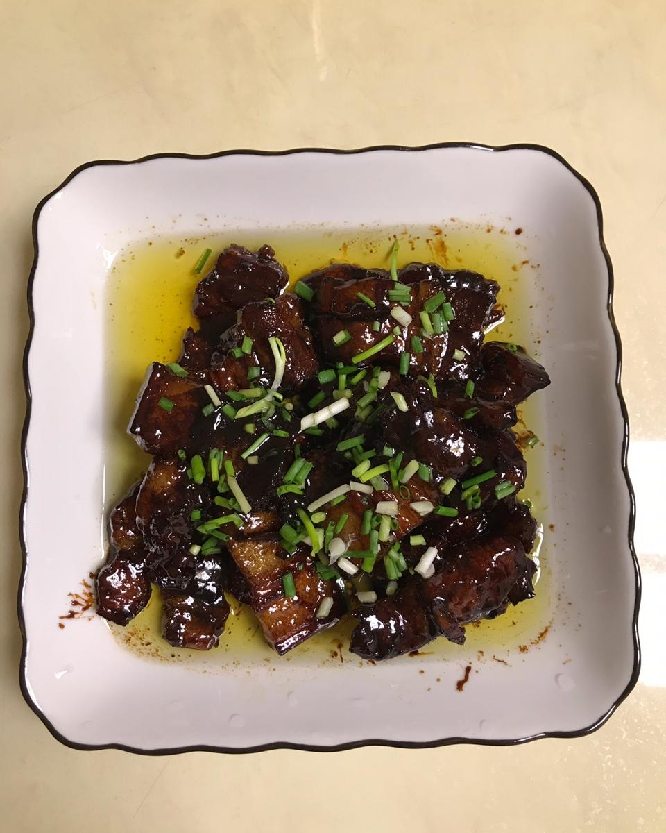 加了鹌鹑蛋后，这盘红烧肉，美味的逆天啦——鹌鹑蛋烧肉（孔瑶食谱）