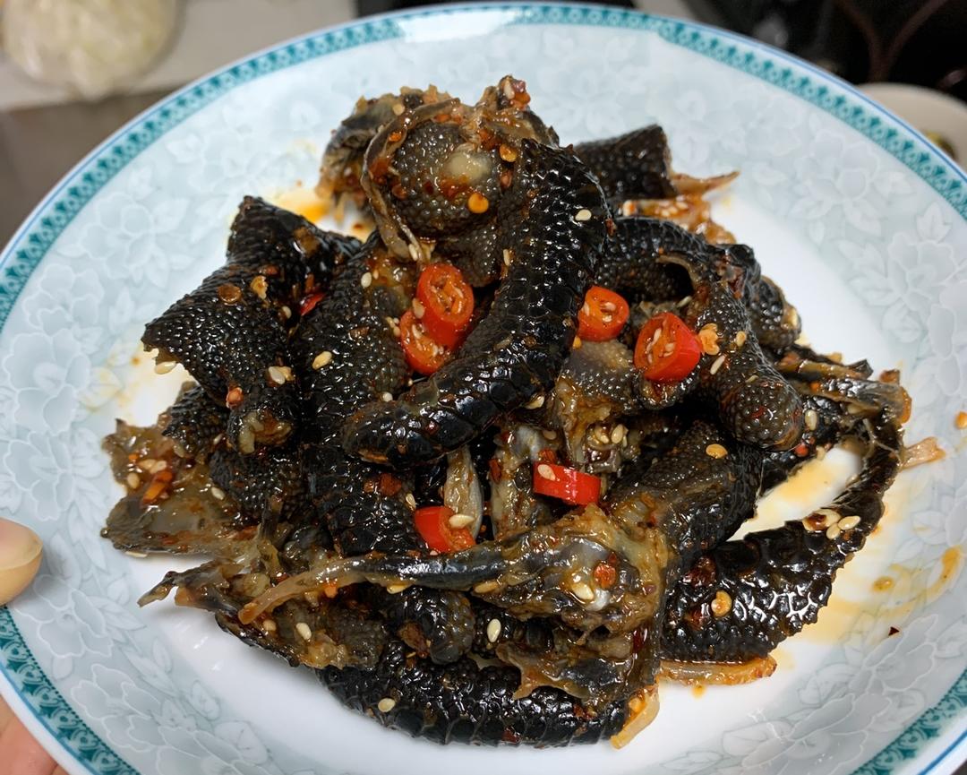 啃了停不下来的零嘴😋无添加剂、安全的“红油鸡脚”的做法