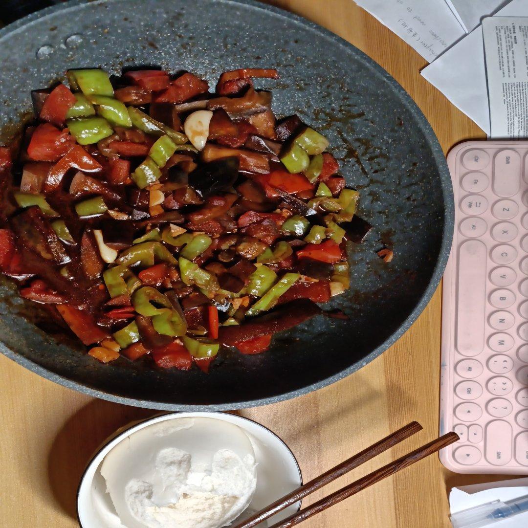 5分钟快手下饭菜#番茄炒茄子🍅番茄家族