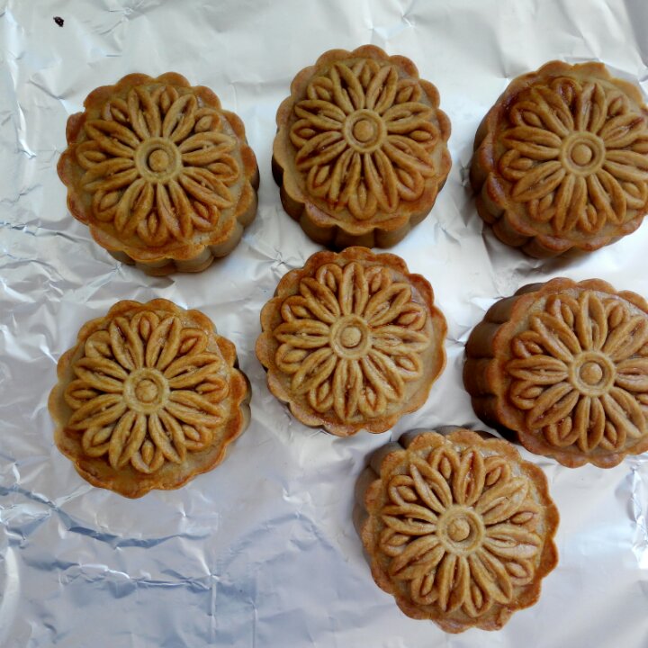 广式月饼－－蛋黄豆沙月饼