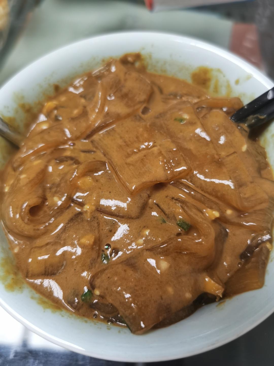 秒杀小夜市的麻酱流汁宽粉