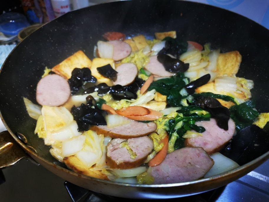 好吃又暖胃的火腿白菜豆腐煲，下饭