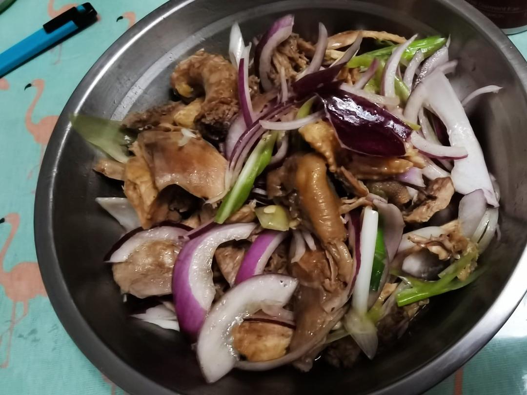 椒麻鸡（最正宗新疆做法，附赠鸡肉鲜香鸡皮Q弹的秘密）