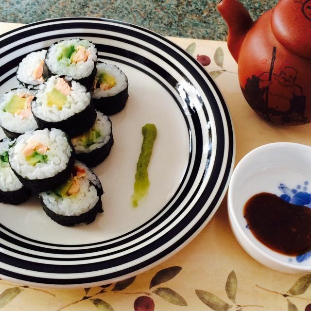 三文鱼牛油果寿司的做法