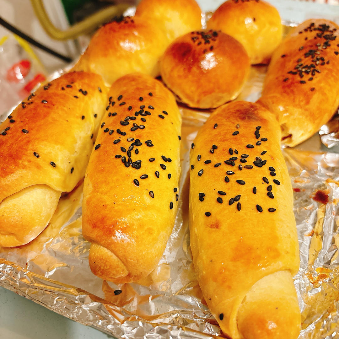 巨满足的肉松面包