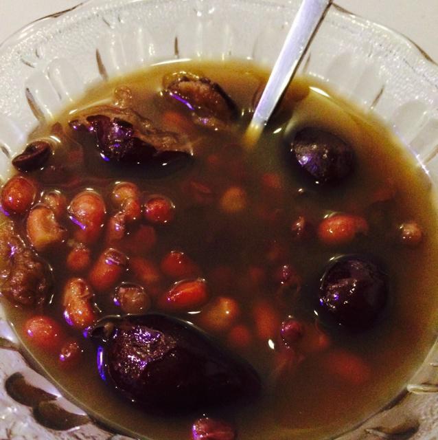 浪呀么浪花卷儿做的红枣红豆汤