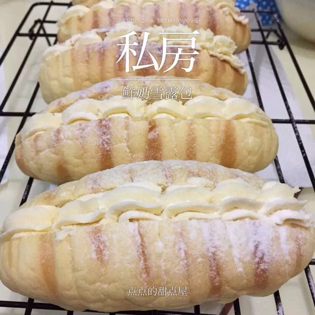 鲜奶雪露面包