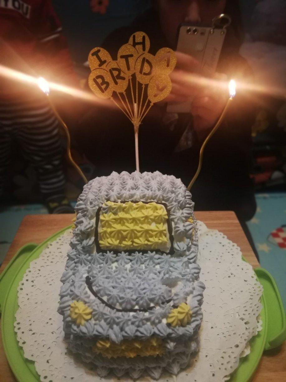 汽车生日蛋糕