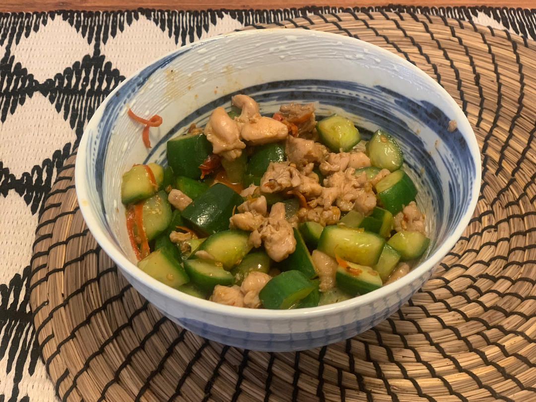 小炒黄瓜鸡腿肉