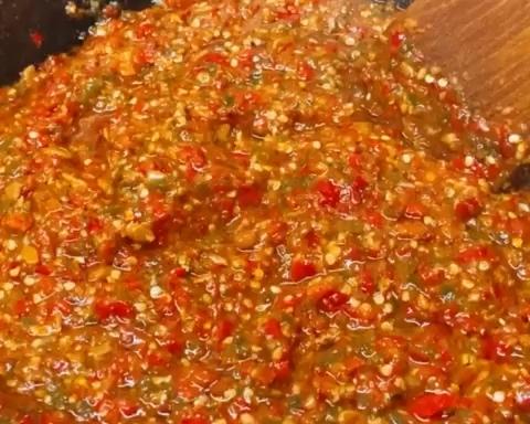 自制辣椒酱,巨好吃,学会了可开店,又香又辣的做法