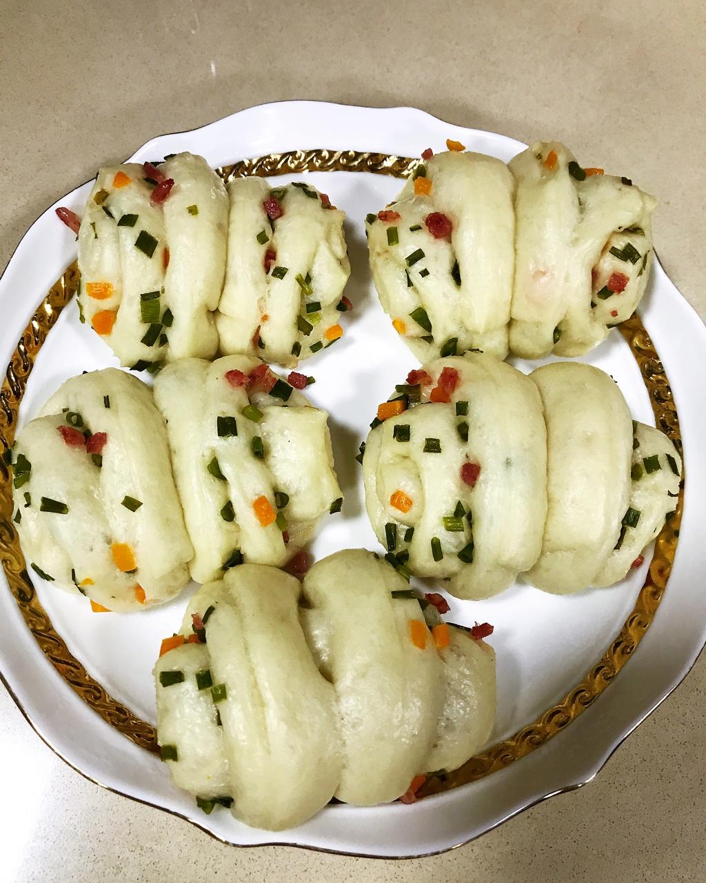 最好吃的火腿葱香花卷—附让葱不变黄的小窍门