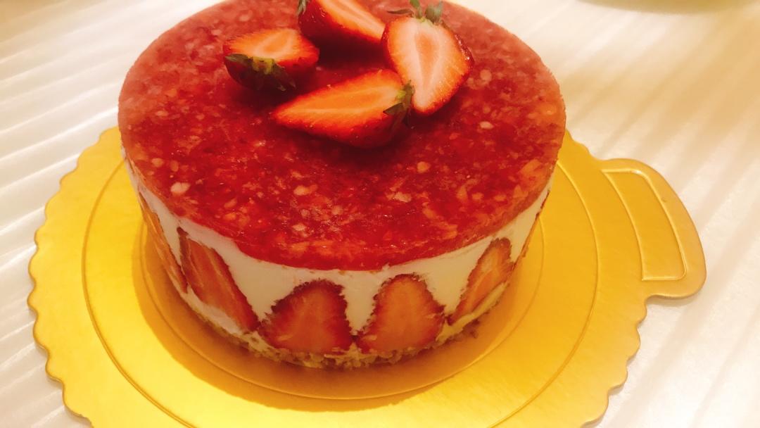 草莓酸奶慕斯蛋糕