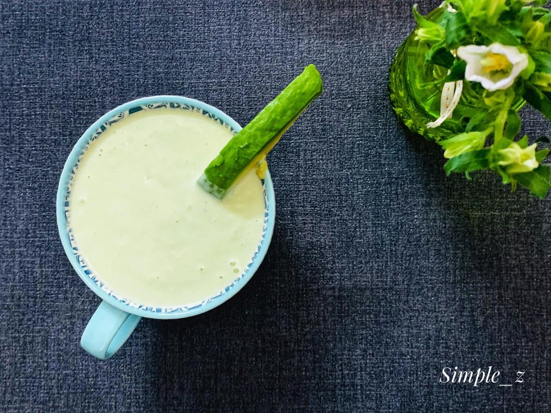 Over easy牛油果奶昔