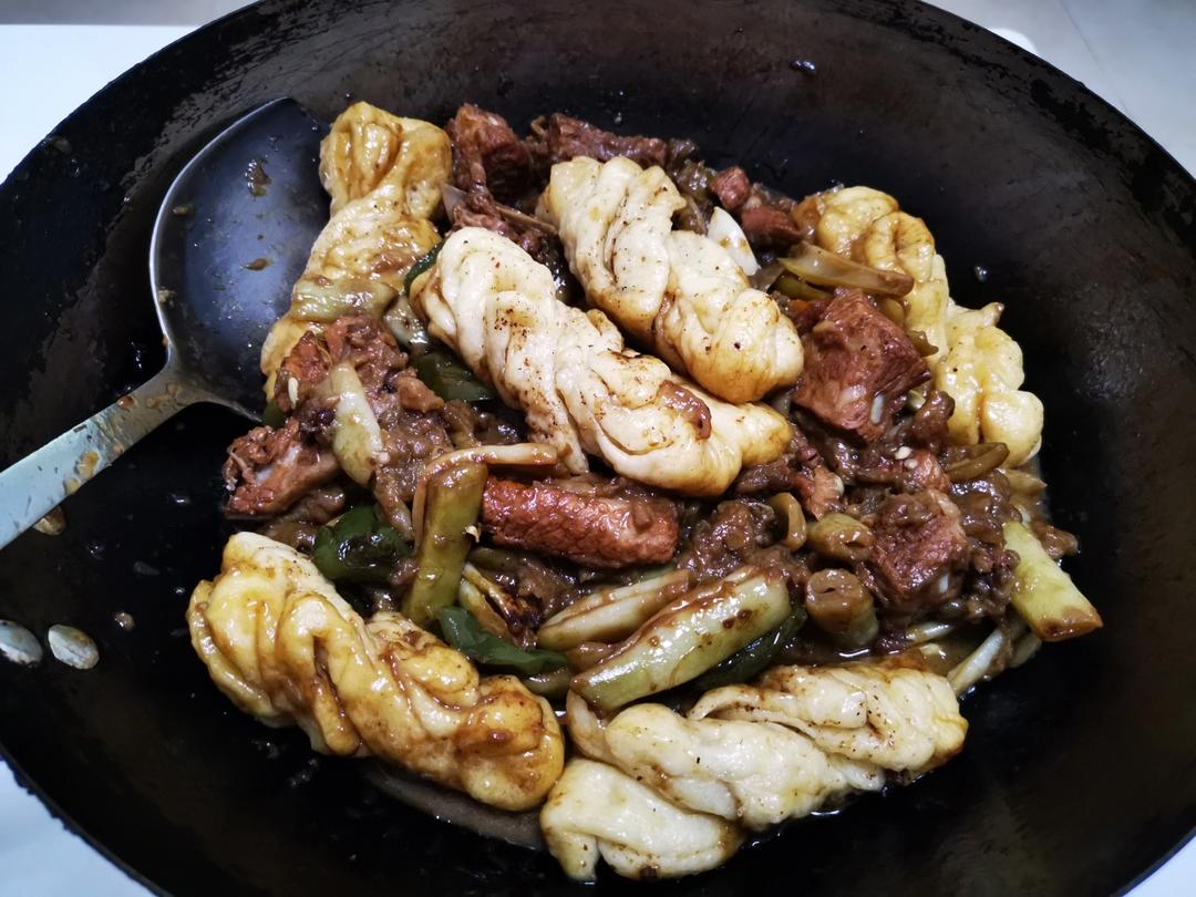 一锅出-豆角土豆玉米五花肉卷子