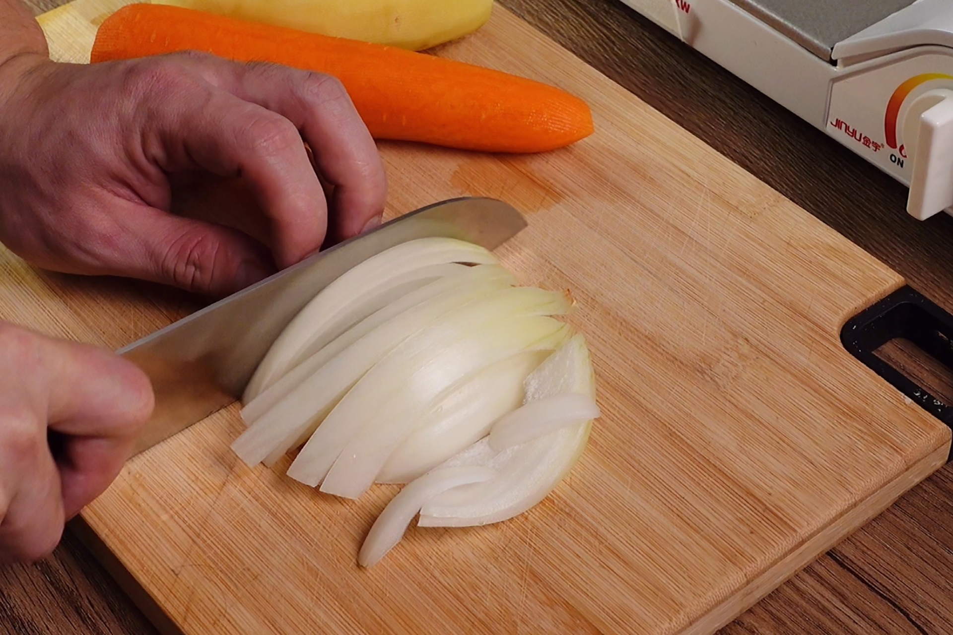 归禾器珐琅锅食谱丨泡菜排骨的做法 步骤3