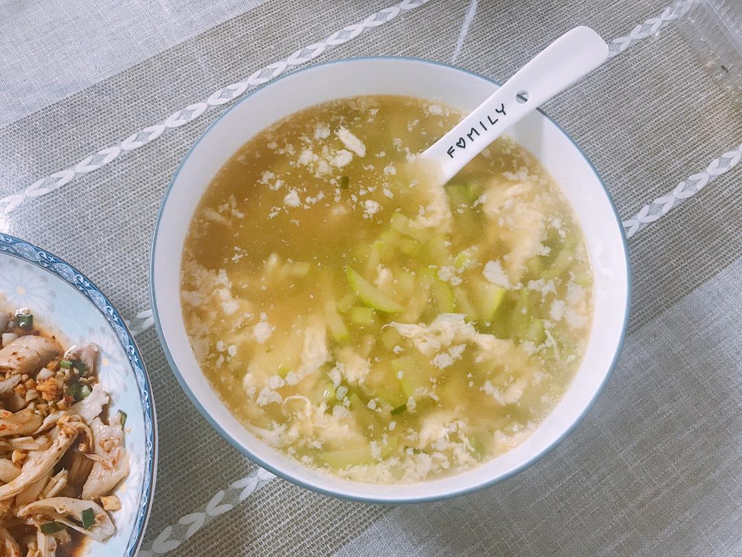简单又暖胃的西葫芦鸡蛋汤