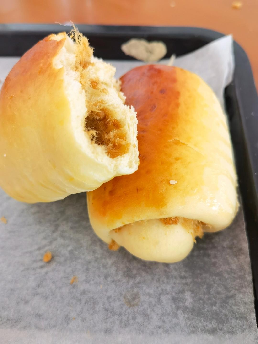 火腿肉松面包卷