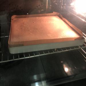 玫瑰白巧蛋糕卷的做法 步骤6