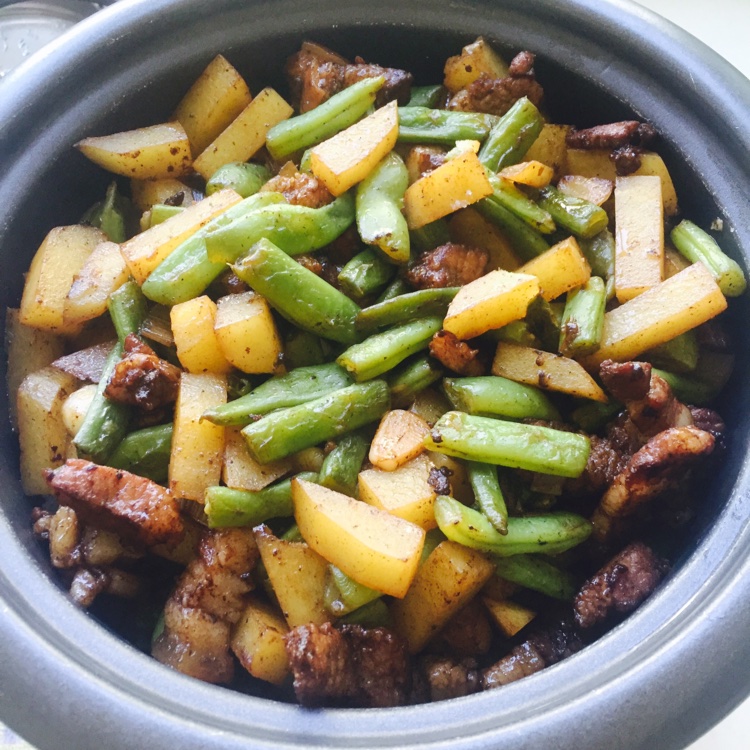 五花肉土豆豆角焖饭（电饭煲版）