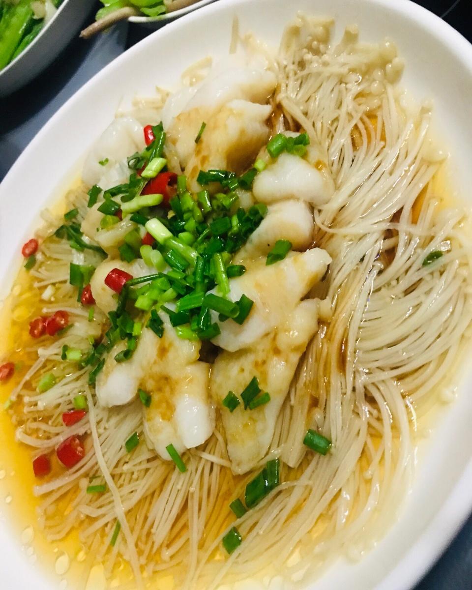 sylvia619做的清蒸金针菇龙利鱼